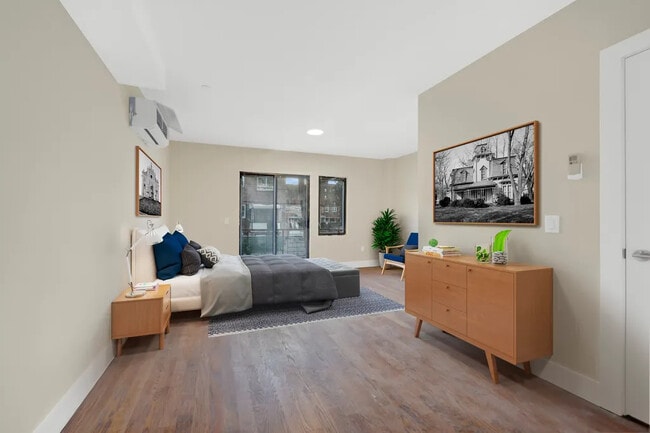 Building Photo - 694 E 38th St