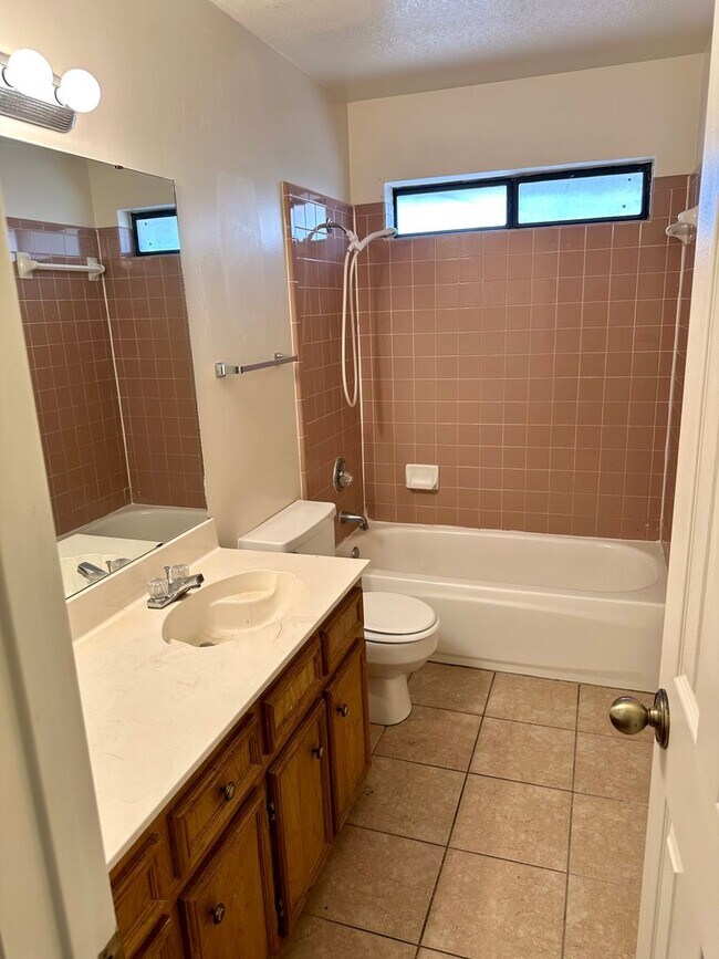 Building Photo - 4914 Peppermill Hollow - Call LONGHORN PRO...
