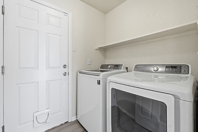 Building Photo - $2,845.95 - 3 Bed, 2 Bath Home in Thornton with Central AC and In Unit Laundry!