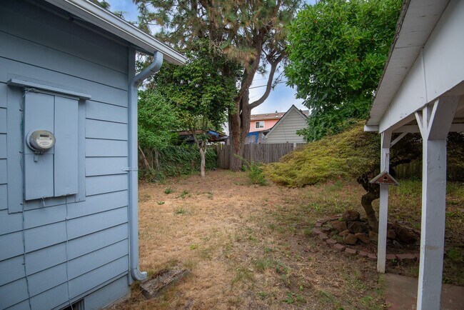 Building Photo - Single-level Home Near Salem's revitalized downtown