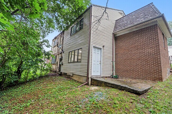 Building Photo - 518 St Marys Dr