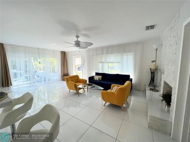 Building Photo - 4430 Sea Grape Dr