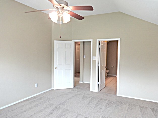 Building Photo - 817 Fox Hunt Trail