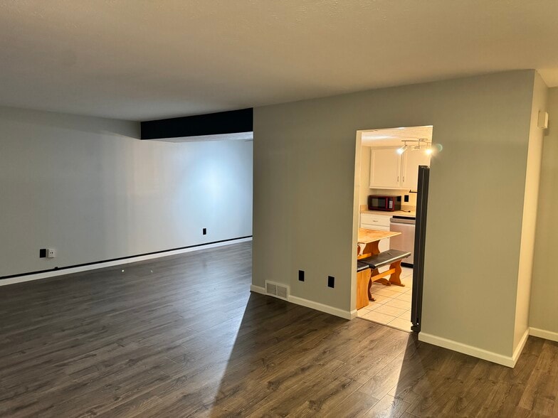 Building Photo - 4310 Hyde Park