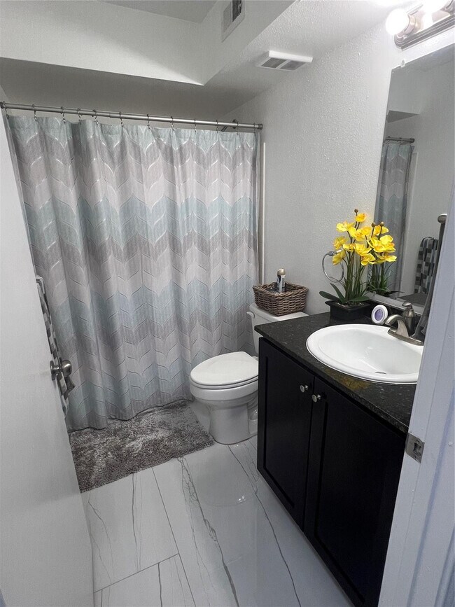 Building Photo - 2425 NW 33rd St