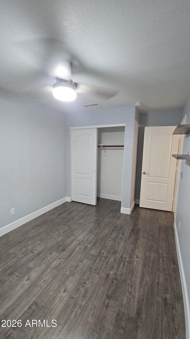 Building Photo - 151 W Sagebrush St