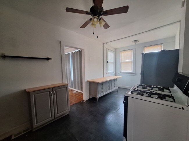 Building Photo - Come see your new home!