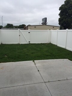 Building Photo - Very Nice 2 bed, 2.5 bath townhouse