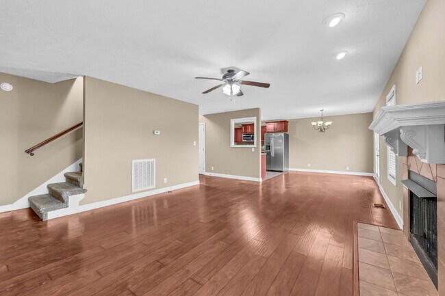 Building Photo - Wonderful 2-story home close to Ft. Campbell