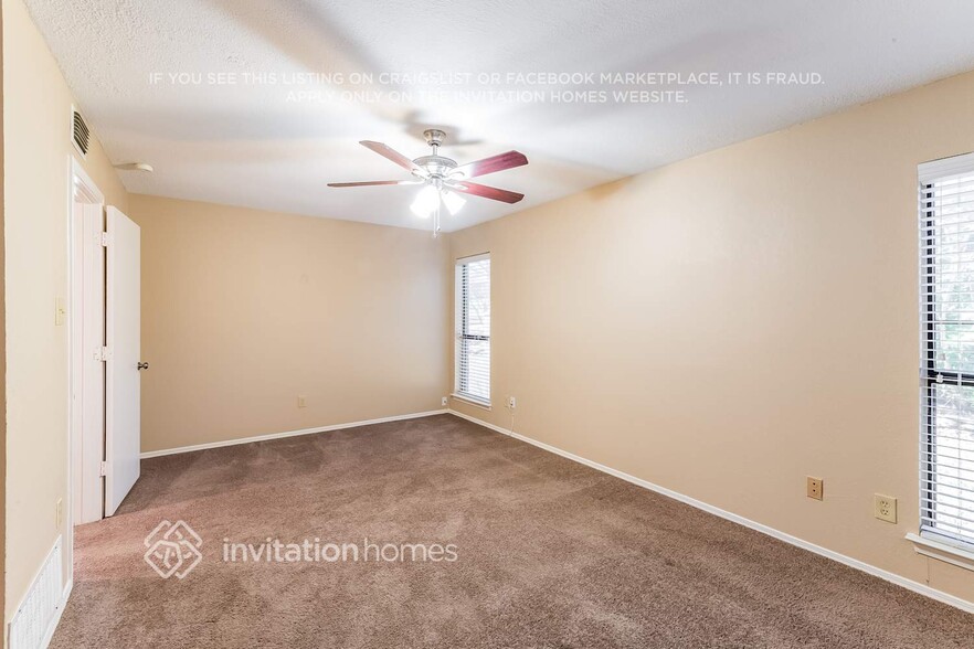 Building Photo - 1031 Bellflower Dr