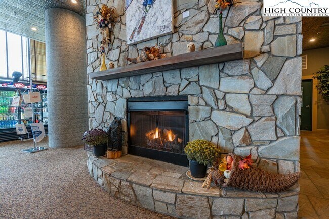 Building Photo - 303 Sugar Top Dr