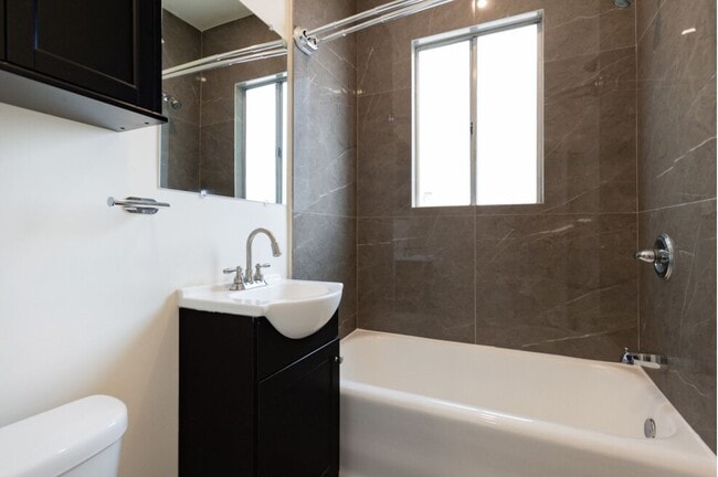 Interior Photo - 437 N Ardmore Ave