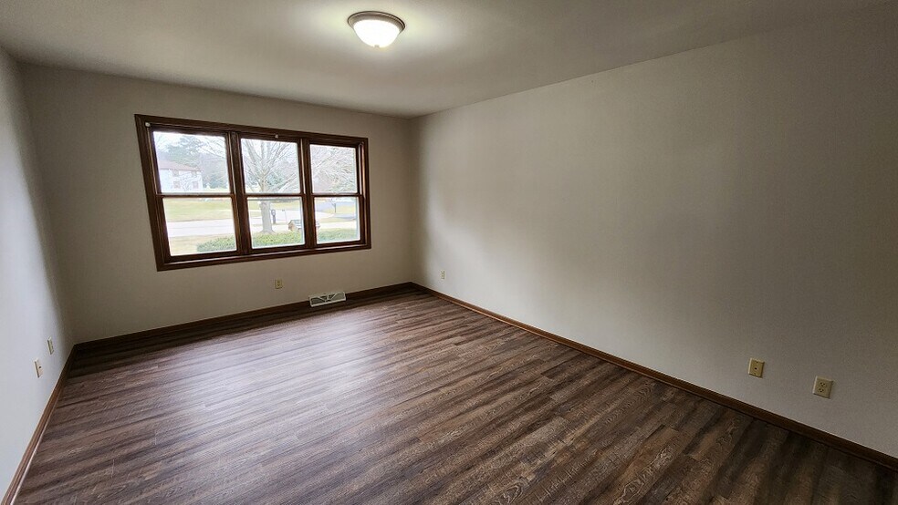 Building Photo - N62W38029 Florence Ct