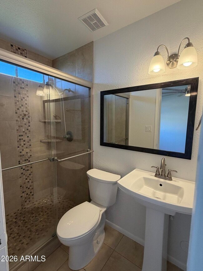 Building Photo - 4140 W Paradise Dr