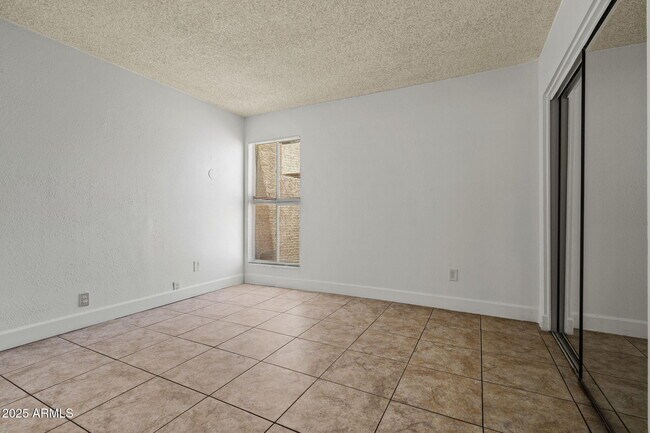 Building Photo - 2698 N 43rd Ave