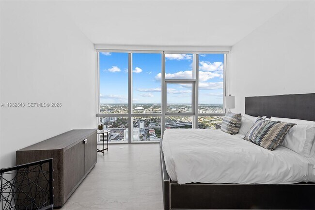 Building Photo - 851 NE 1st Ave