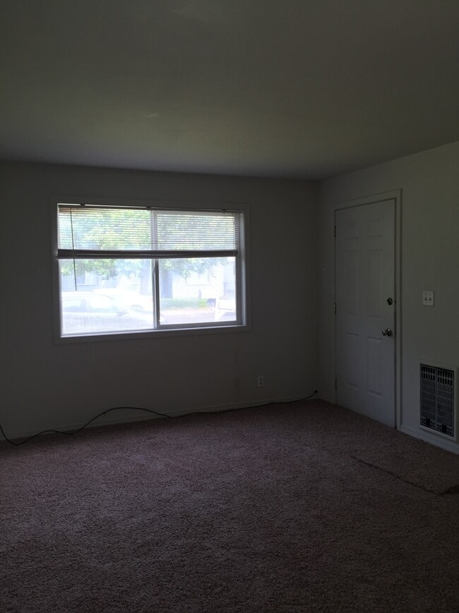 Building Photo - Tidy 2 bedroom 1 bath home with all appliances