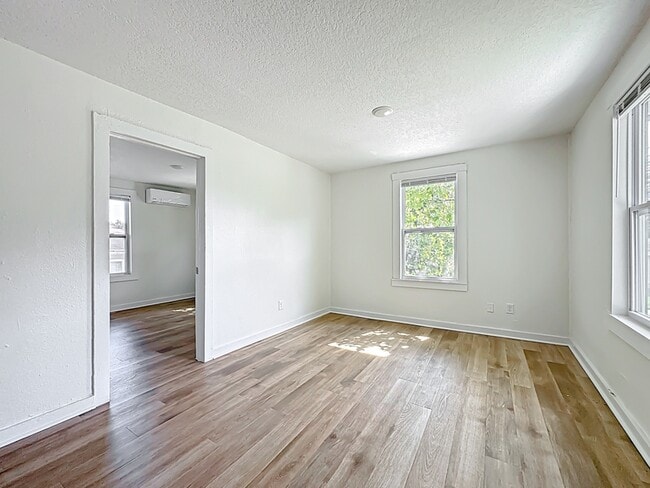 Building Photo - 1507 Union St W