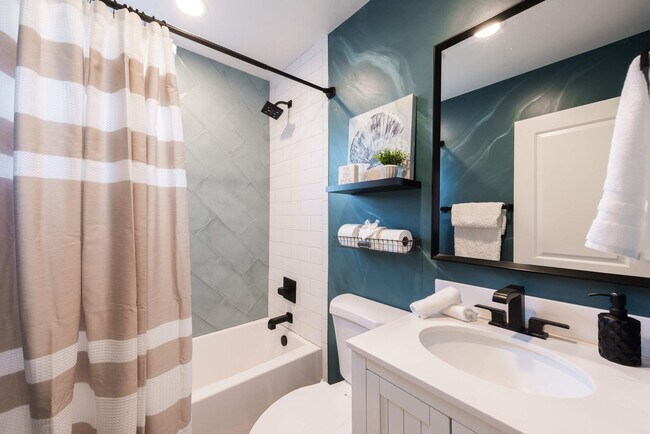 Building Photo - 4917 E Granada Rd