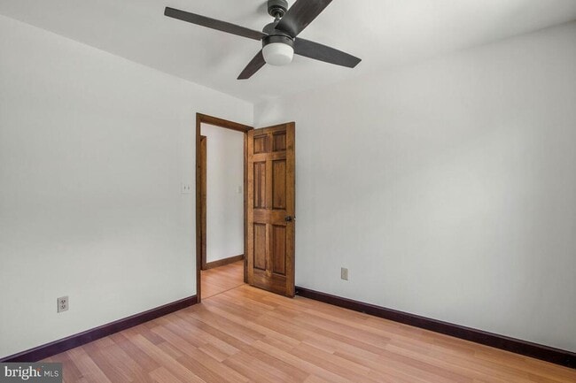 Building Photo - 6327 Joslyn Pl