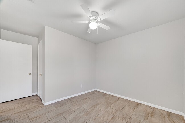 Building Photo - 4511 Bayou Vista Dr