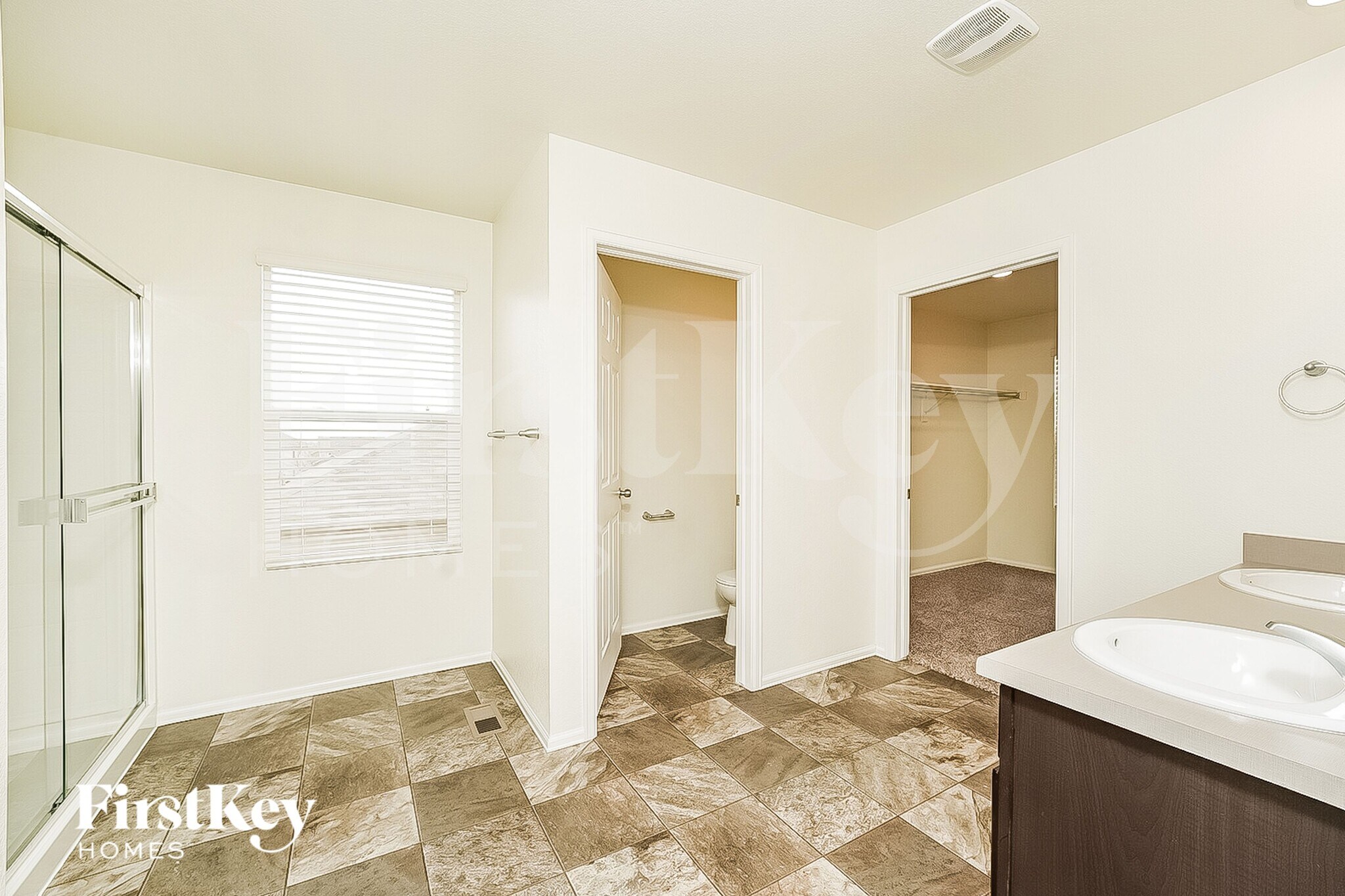 Building Photo - 816 Draw St