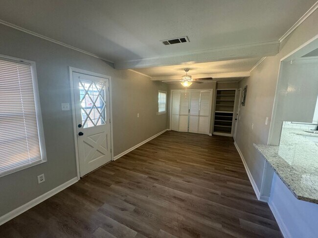 Building Photo - 2613 Plantation Dr