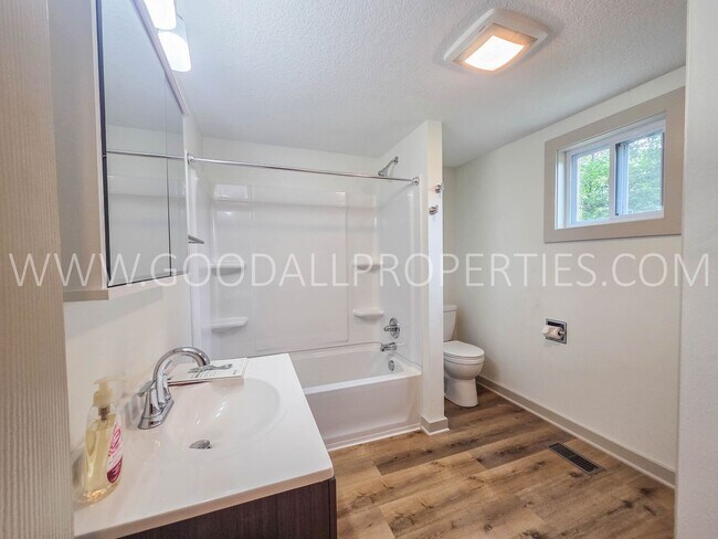 Building Photo - 32357 Homestead Cir