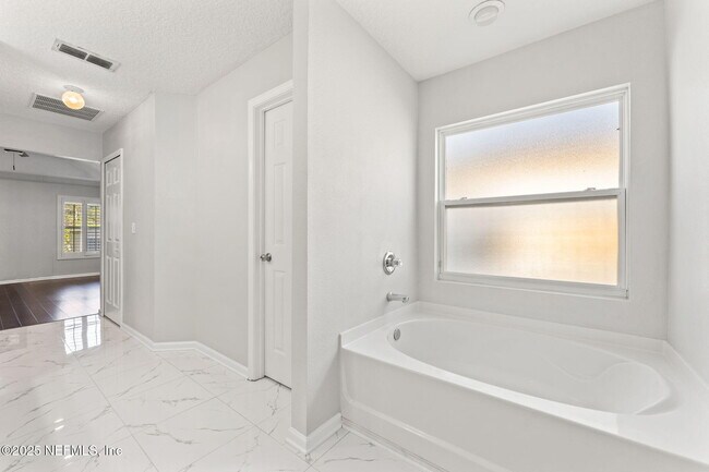 Building Photo - 16456 Tisons Blf Rd