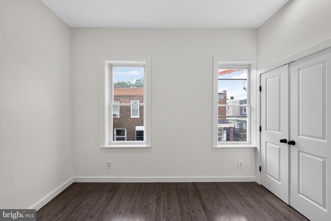 Building Photo - 1911 S Lambert St