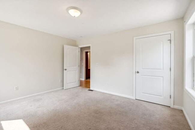 Building Photo - 61 Julian Huxley Ln