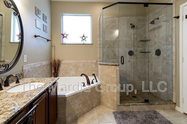 Building Photo - 3917 Creek Hollow Way