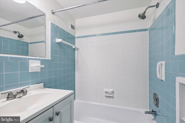 Building Photo - 10401 Grosvenor Pl