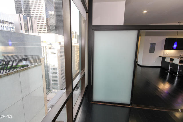 Building Photo - 655 S Hope St