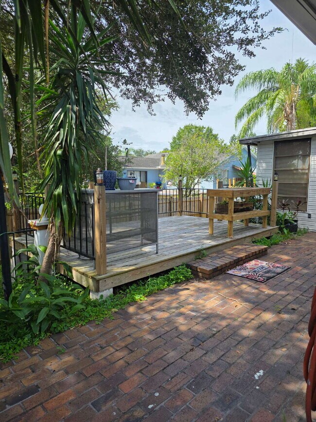Building Photo - 3 bedroom home in Historic Tarpon Springs