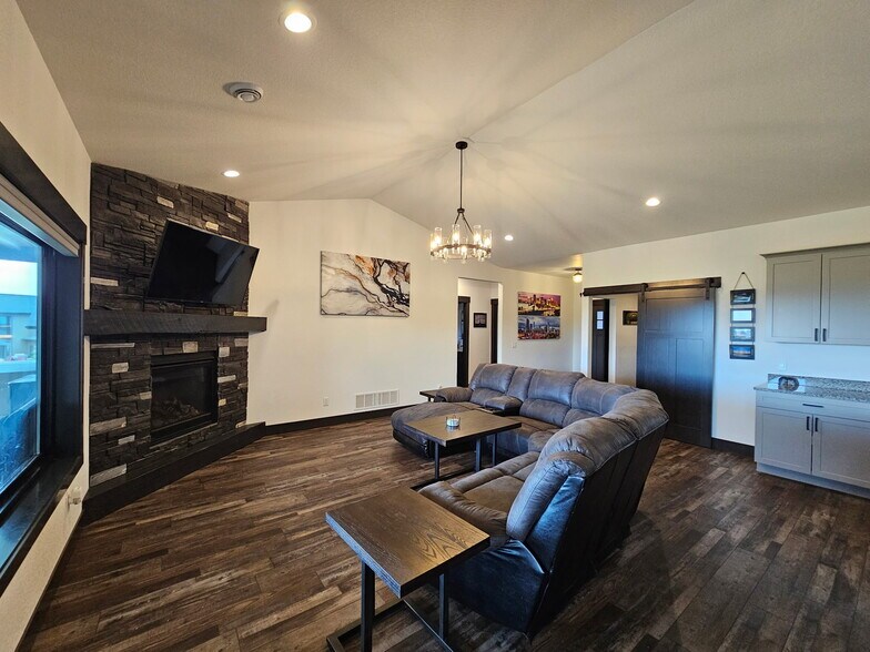 Building Photo - 7994 Brooks Loop