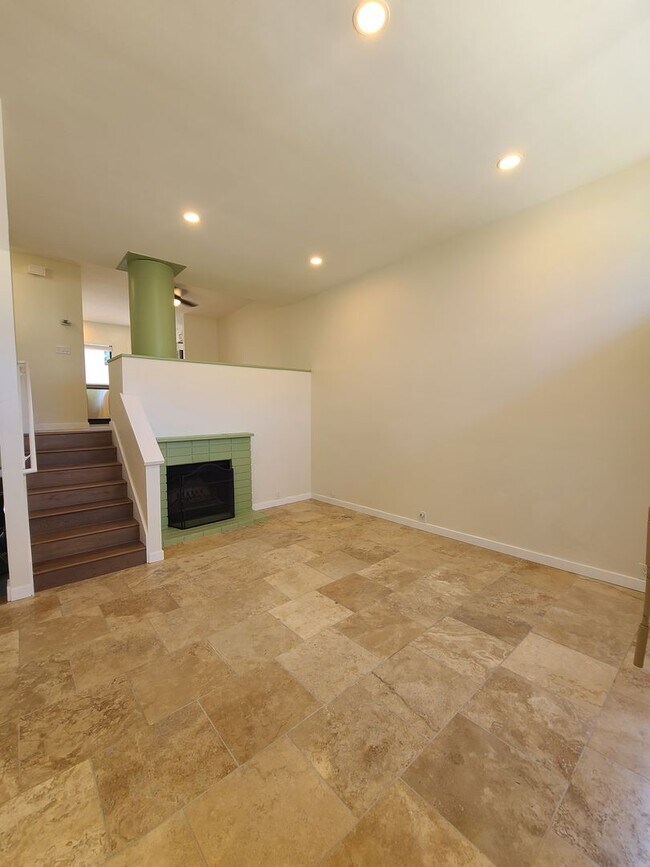 Building Photo - Spacious and remodeled 2 Bed 2.5 baths in ...