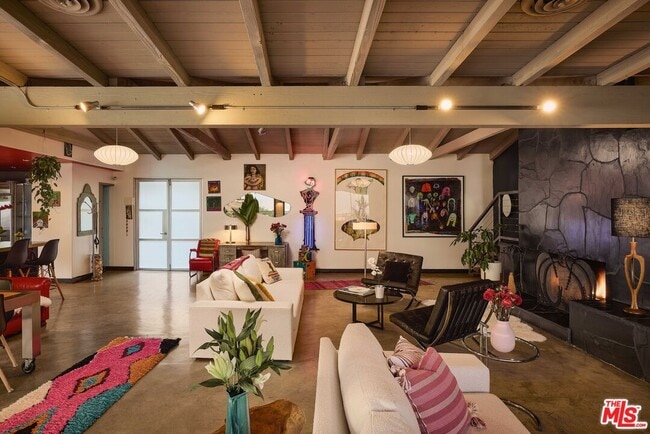 Building Photo - 8147 Mulholland Terrace