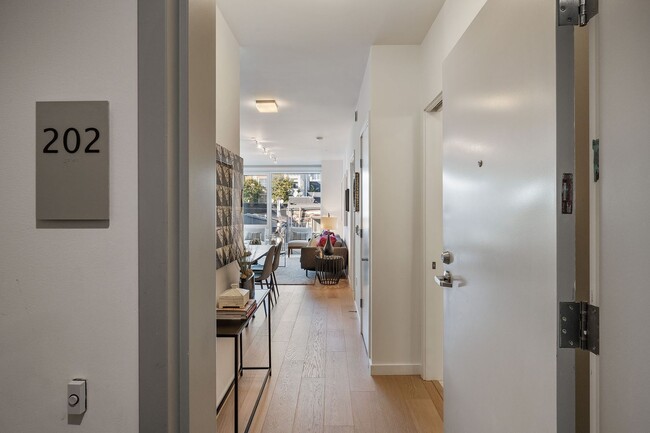 Building Photo - SoMA: Stylish 1 Bed Condo w/ Designer Finishes, Google Fiber, Bike Storage & Shared Roof Deck