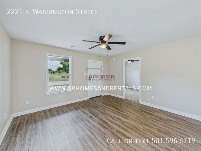 Building Photo - 2221 E Washington Ave