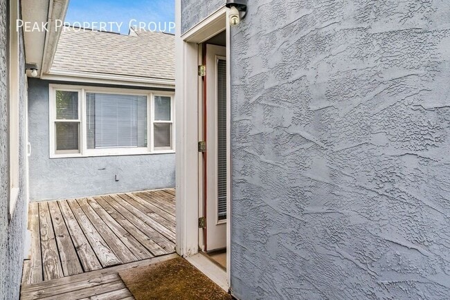 Building Photo - 1231 Indianola Ave