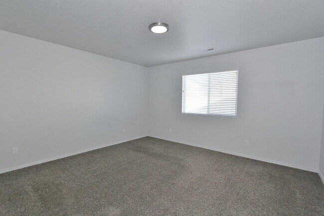 Building Photo - Single-Level Home In Quiet Neighborhood