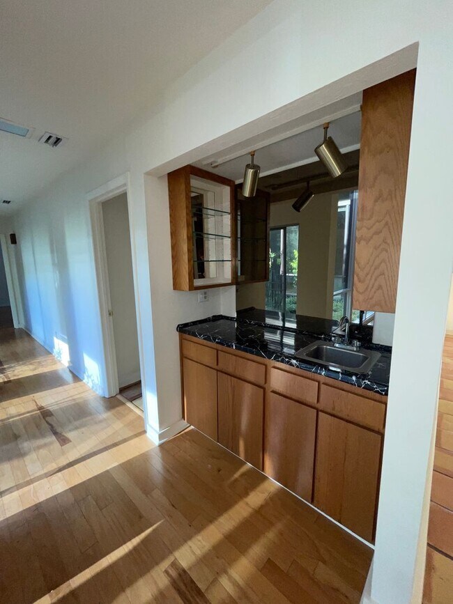 Building Photo - Mid-Century Modern Oasis on 5+ Acres – Pri...