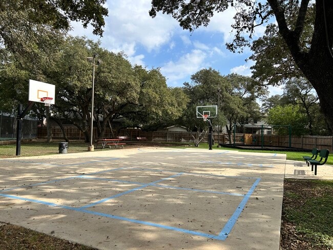 Building Photo - 5706 Quail Crown