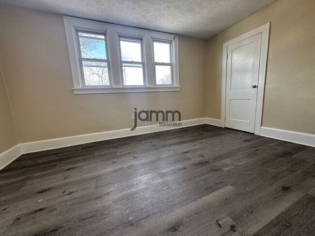 Building Photo - 5233 Anthony St