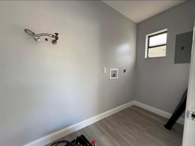 Building Photo - 8736 SE Algozzini Pl