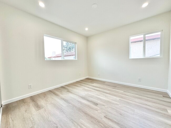 Building Photo - 1449 Livonia Ave