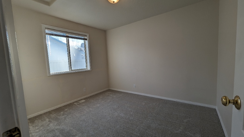 Building Photo - 701 S Whitetail Ave