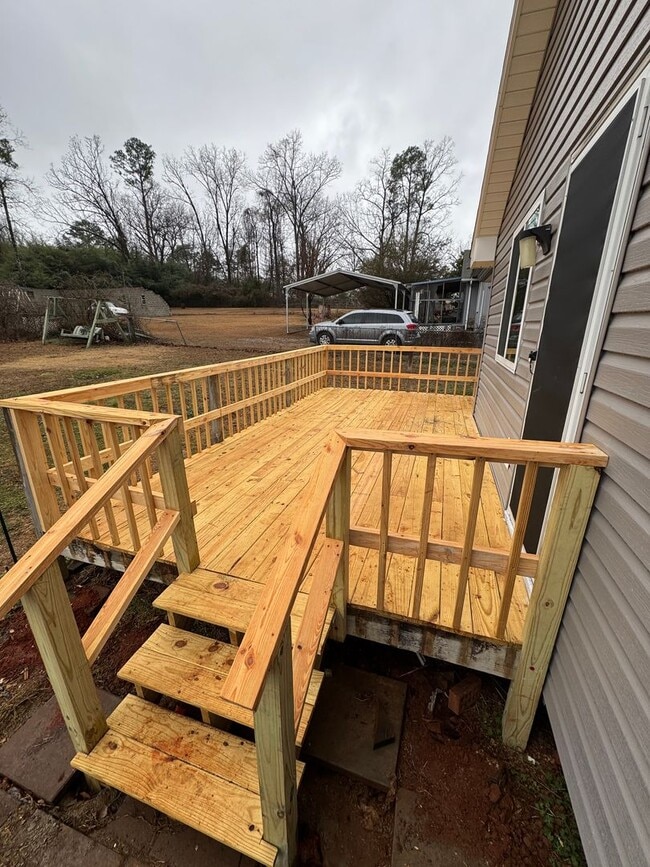 Building Photo - 3 bed & 2 bath in Saks! $200 off first months rent!