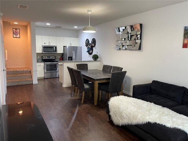 Primary Photo - 3202 Cupid Pl